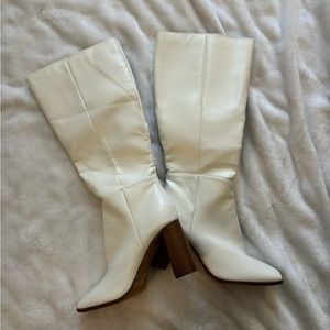 White boots👢